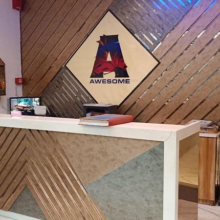 Hotel Awesome International Нью-Дели Экстерьер фото