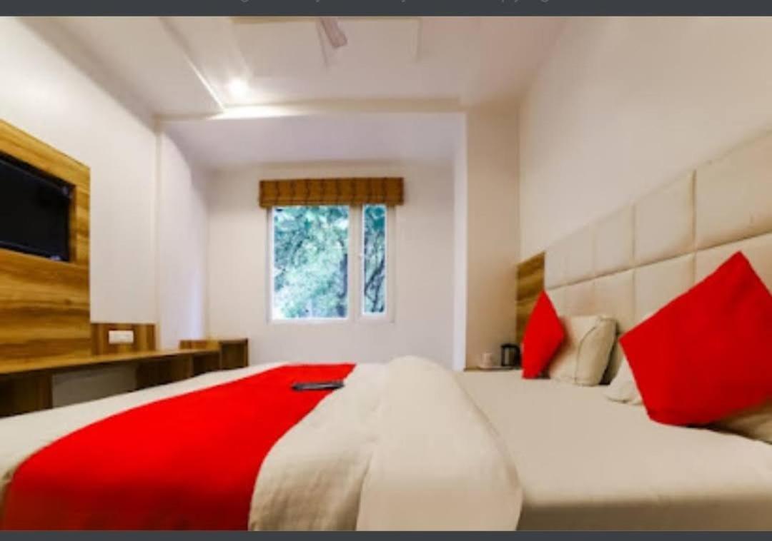 Hotel Awesome International Нью-Дели Экстерьер фото