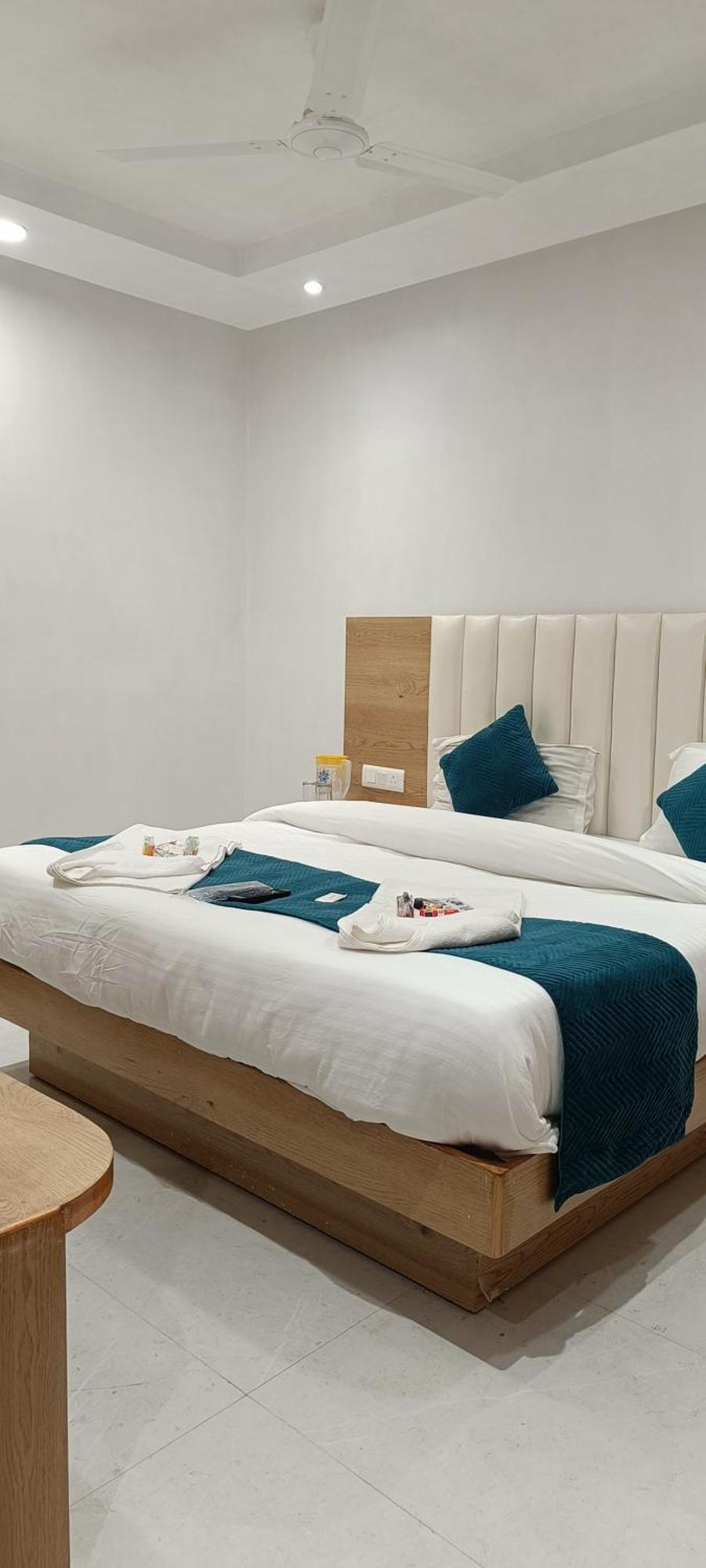 Hotel Awesome International Нью-Дели Экстерьер фото