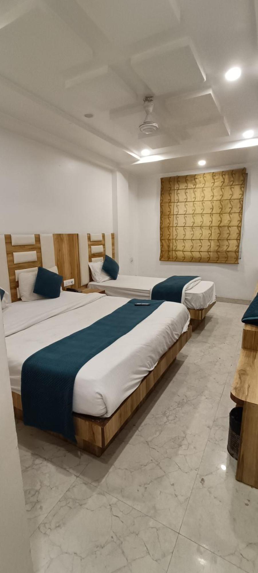 Hotel Awesome International Нью-Дели Экстерьер фото