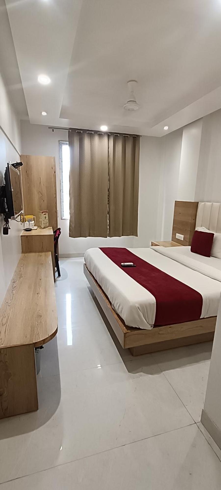 Hotel Awesome International Нью-Дели Экстерьер фото