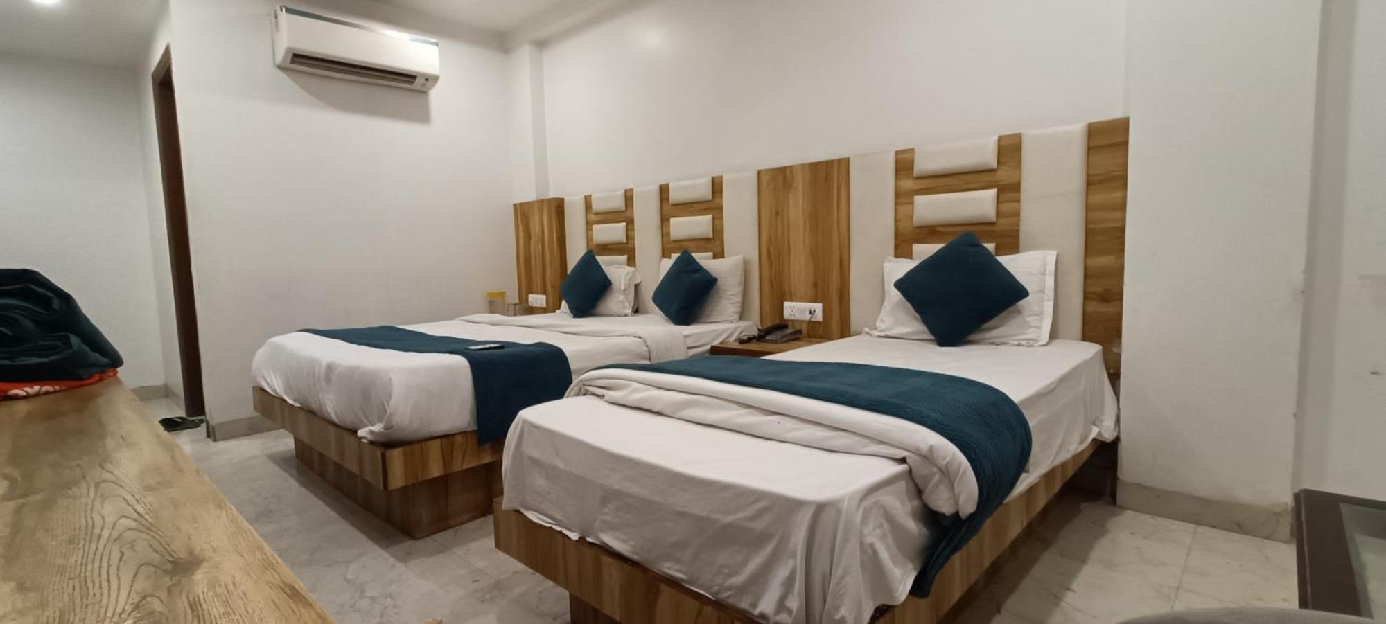 Hotel Awesome International Нью-Дели Экстерьер фото