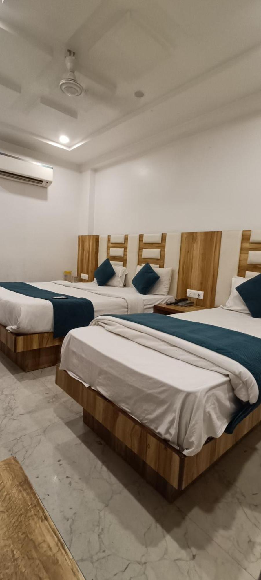 Hotel Awesome International Нью-Дели Экстерьер фото