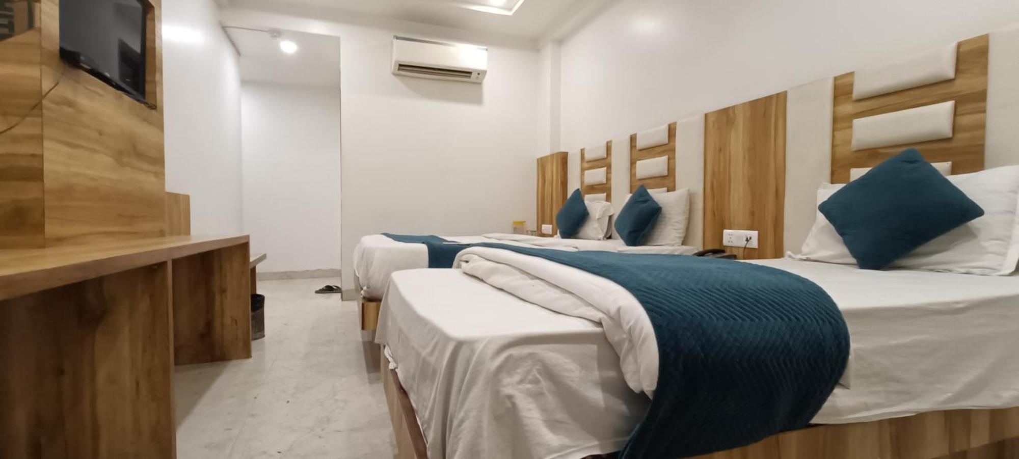 Hotel Awesome International Нью-Дели Экстерьер фото