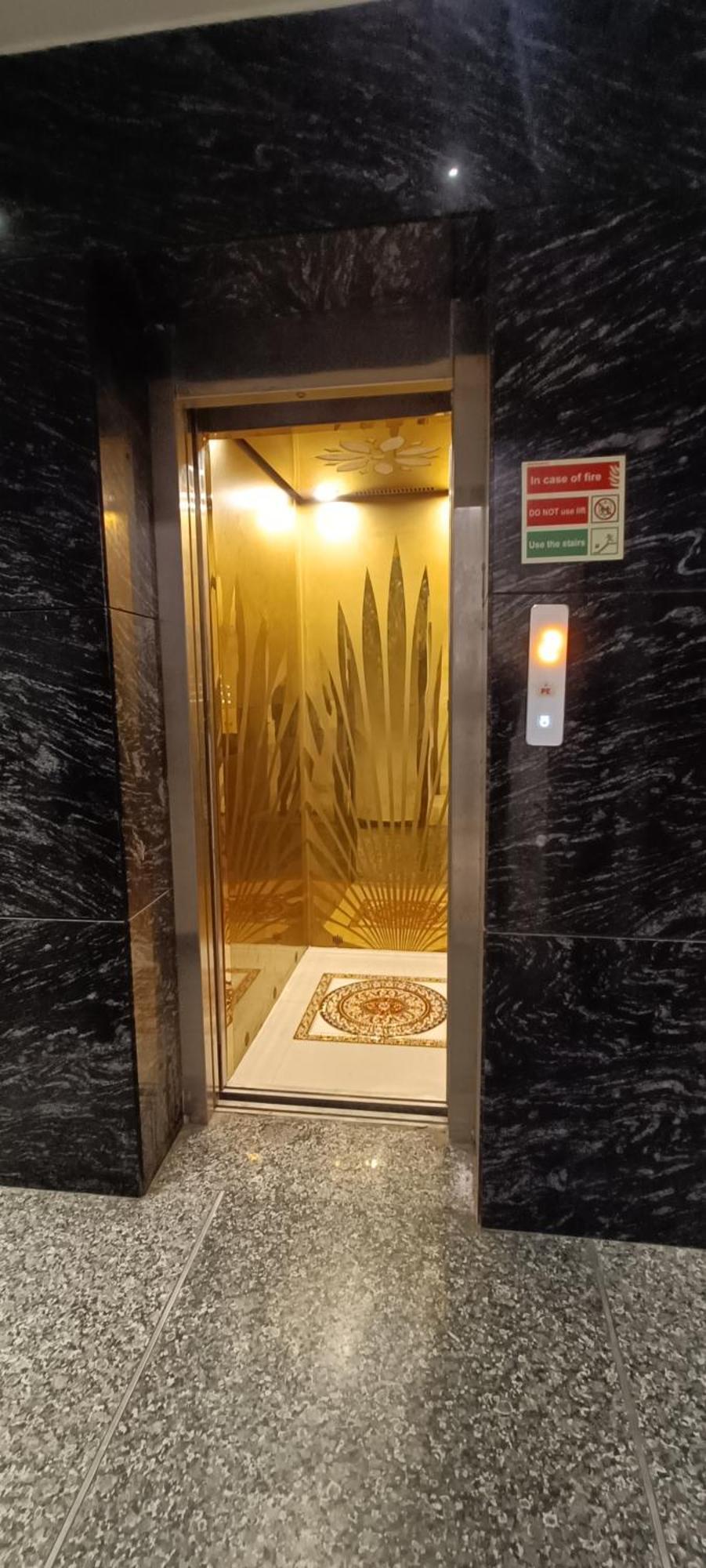 Hotel Awesome International Нью-Дели Экстерьер фото